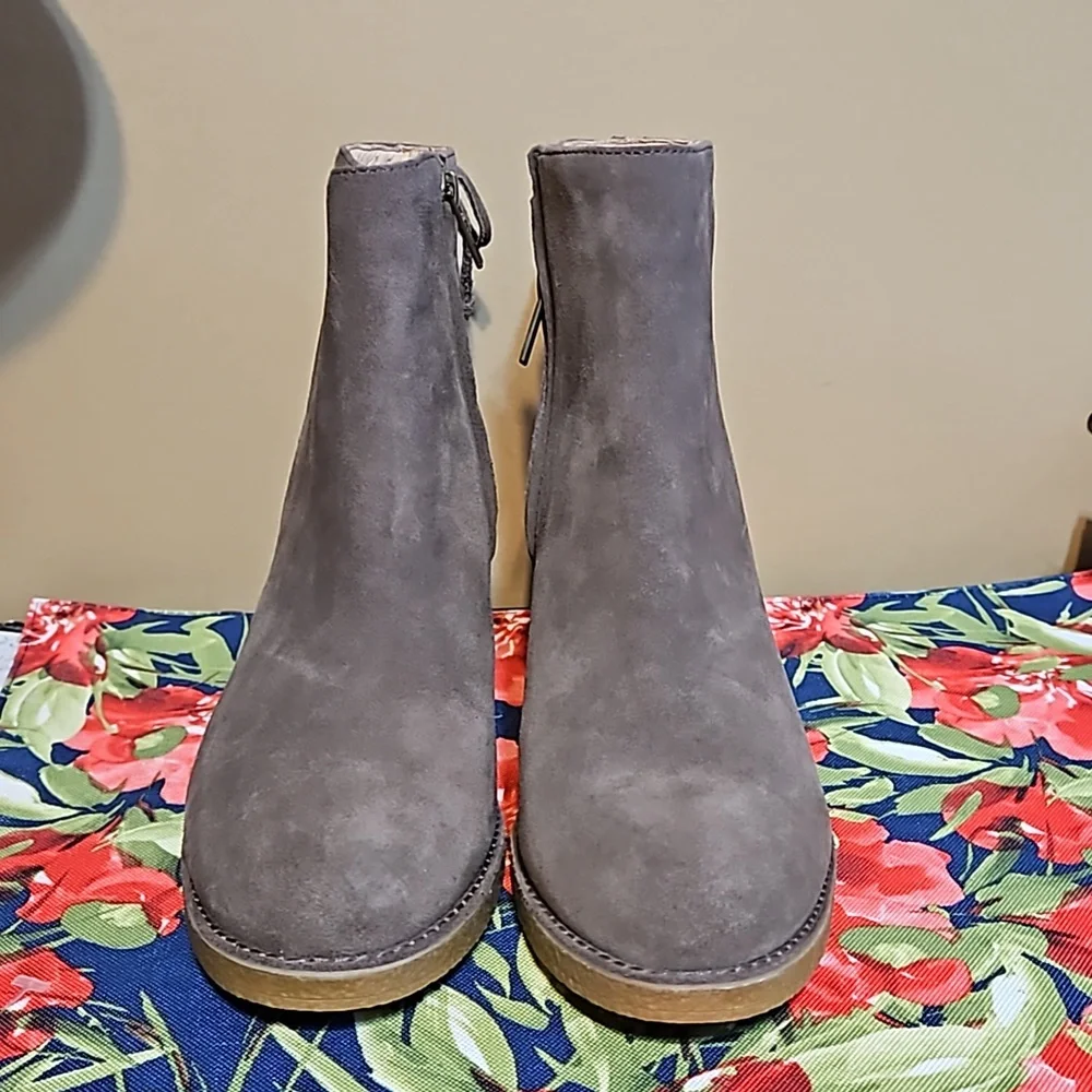 UGG Corinne Suede Ankle Boots-NWOT